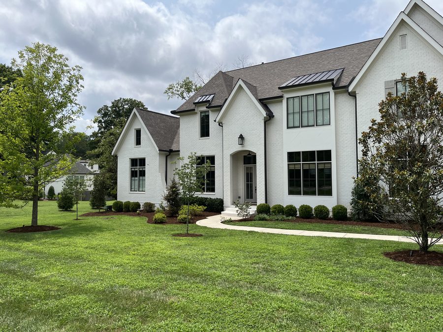 Manicured estate lawn in Nashville, TN