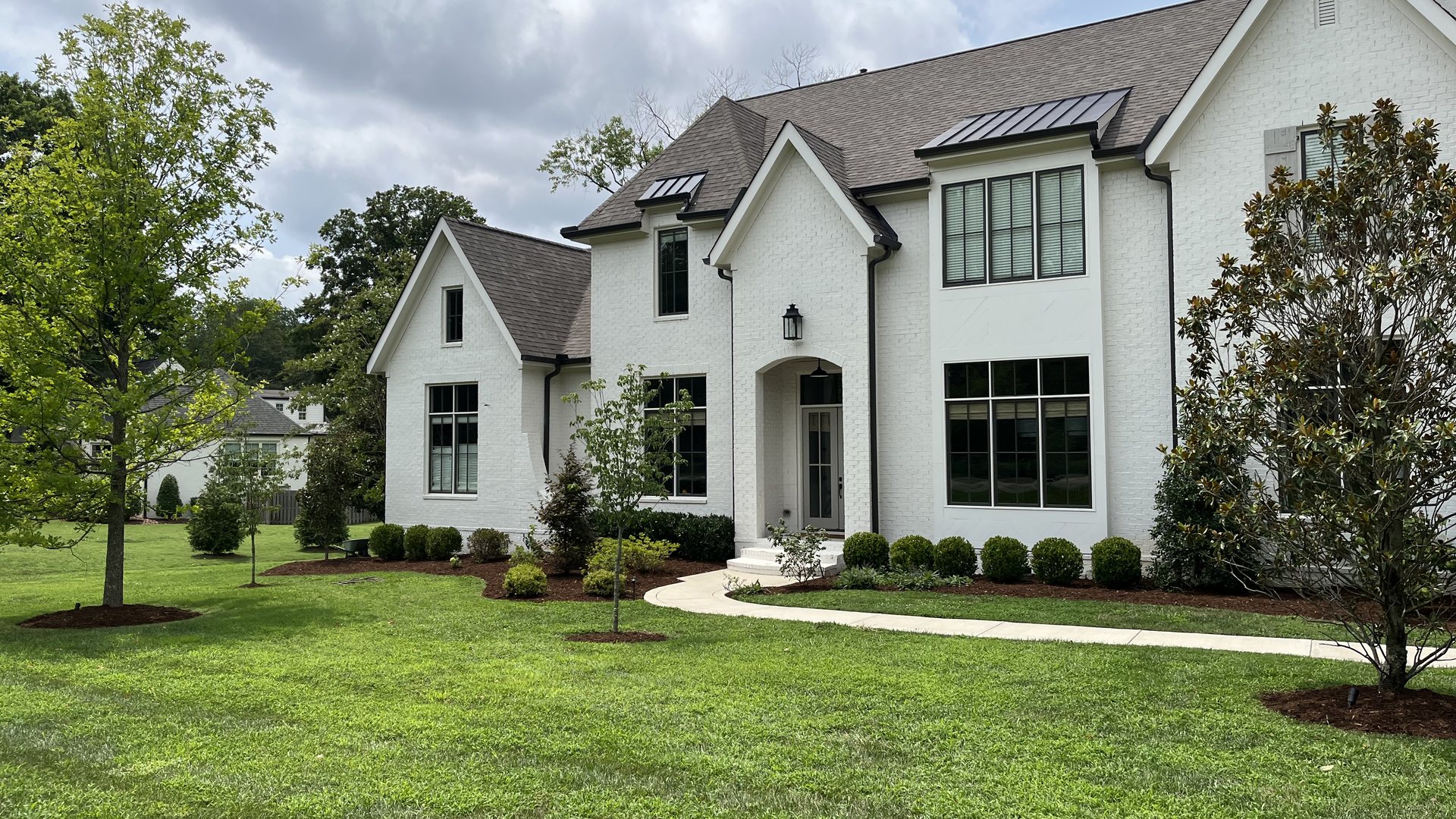 Manicured lawn in Nashville, TN